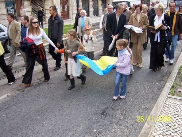 Мирна хода в Лісабоні до роковин Голодомору 32.33 років